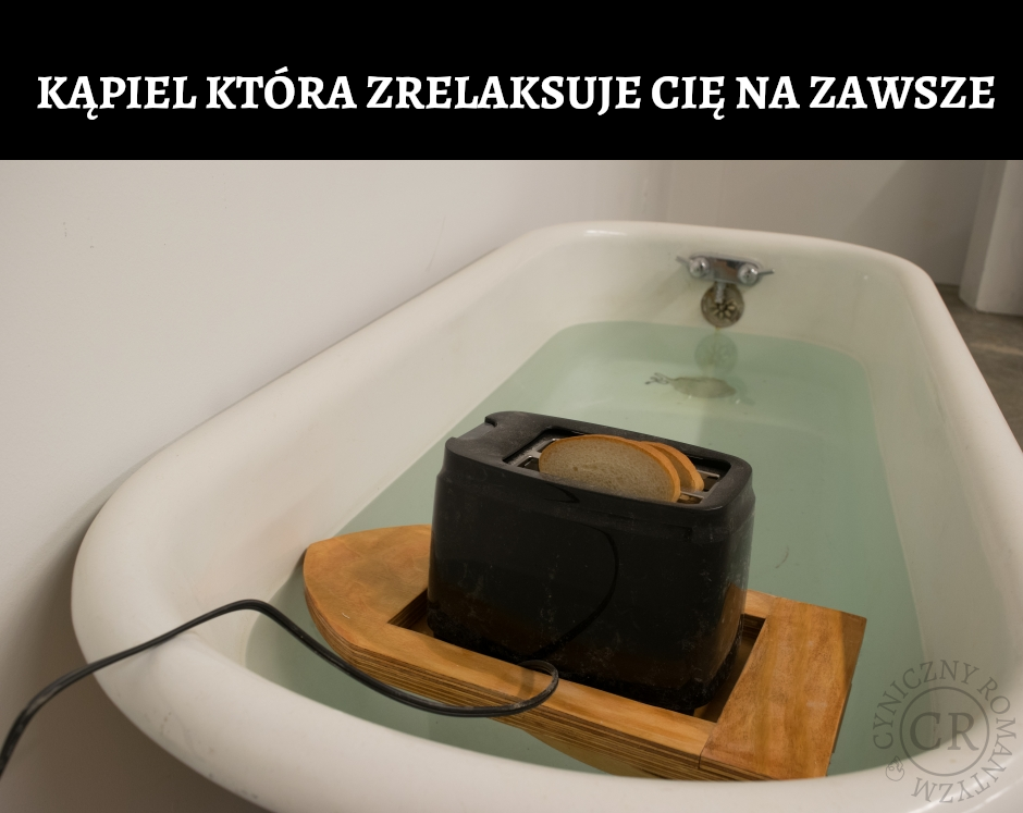 Send this picture. Тостер в ванной. Смерть от тостера в ванной. Irresponsible funny. Throwing Toaster in Bathtub.